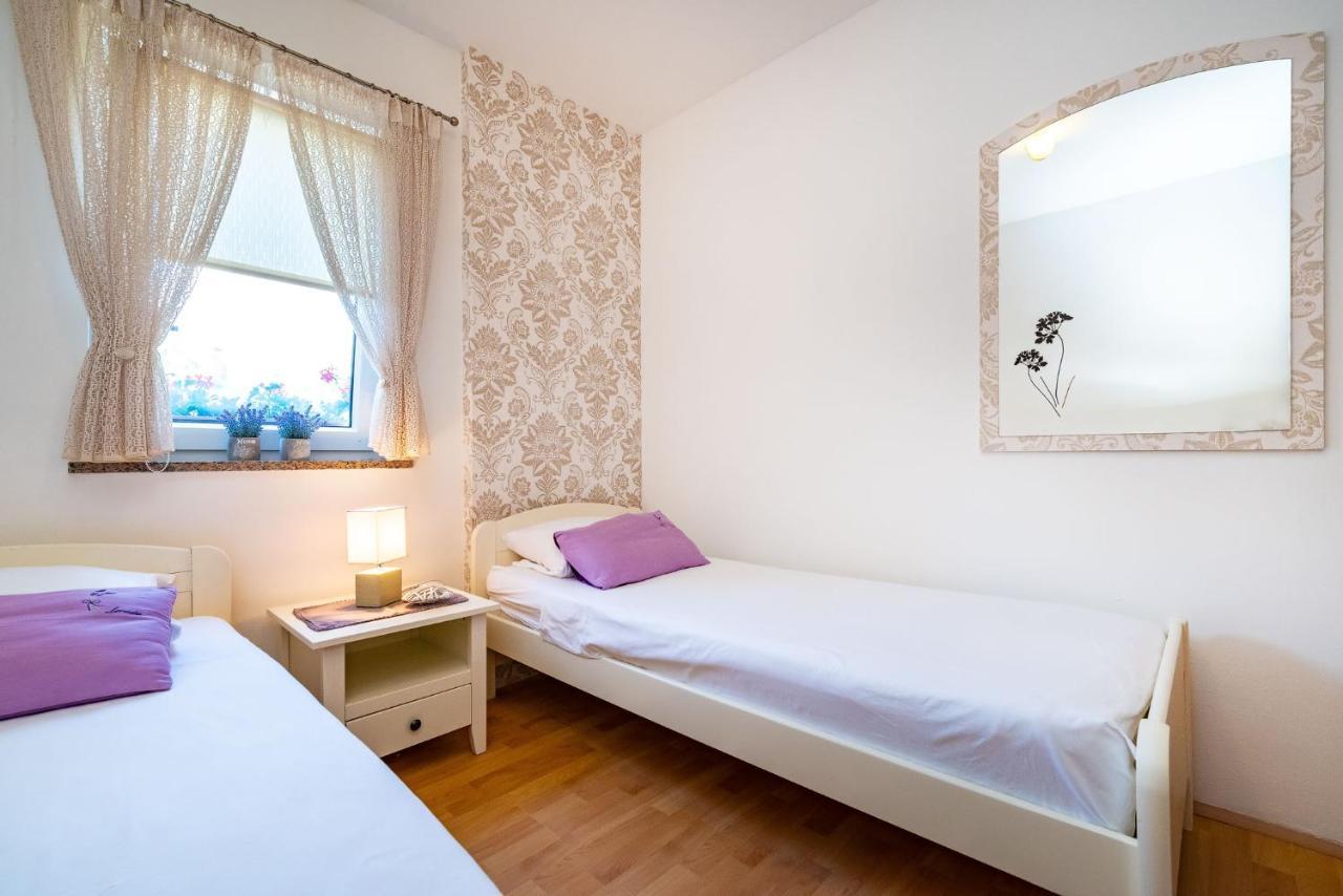 Apartments Milka Povljana Extérieur photo