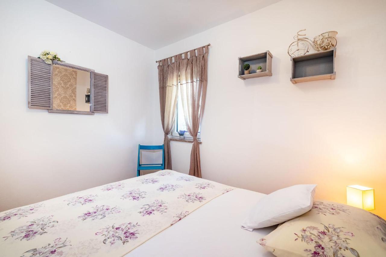 Apartments Milka Povljana Extérieur photo