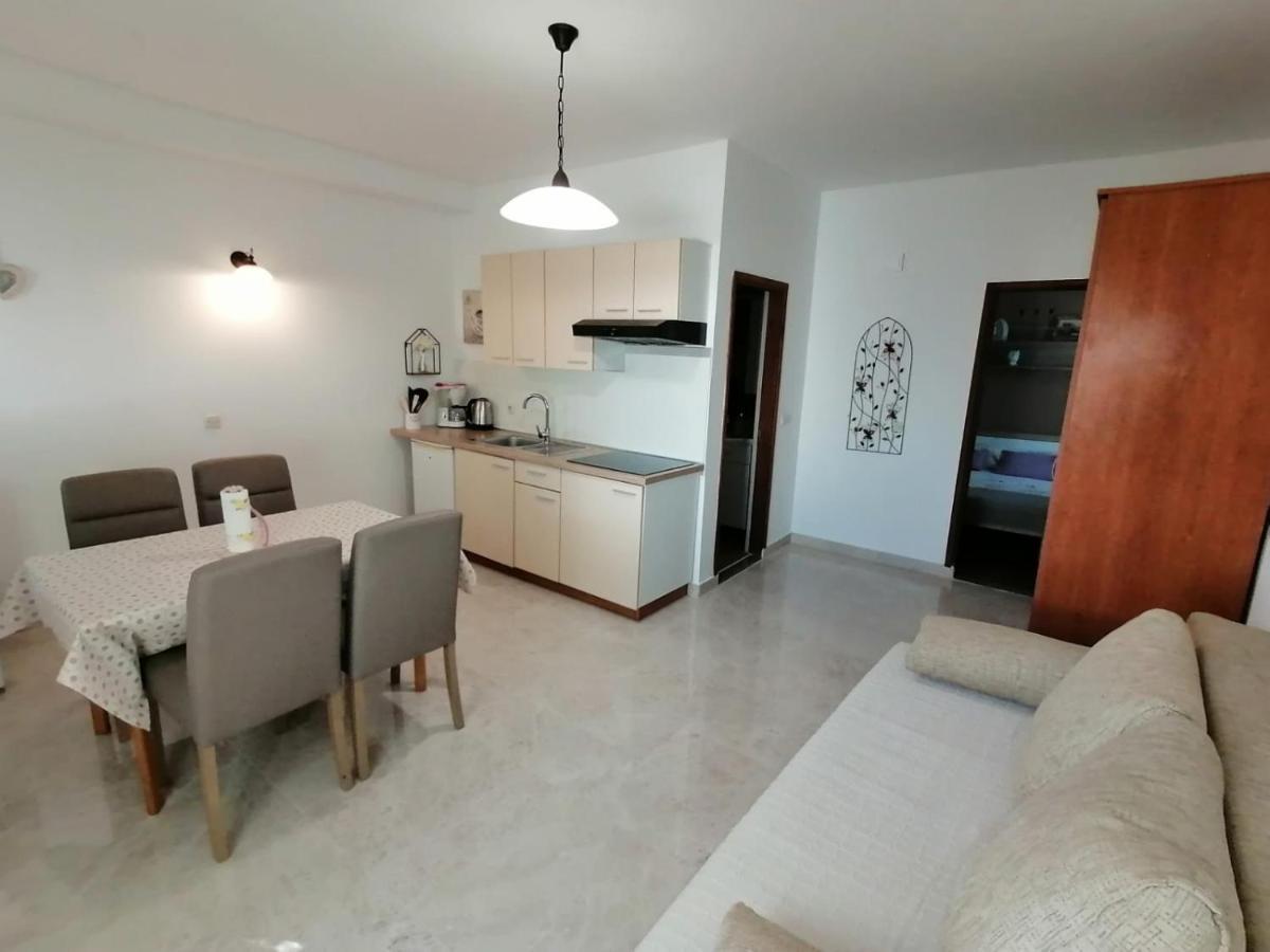 Apartments Milka Povljana Extérieur photo
